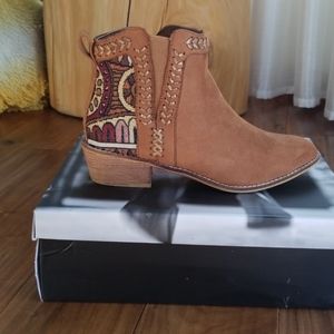 Brand New Ccocci tan booties size 6.5